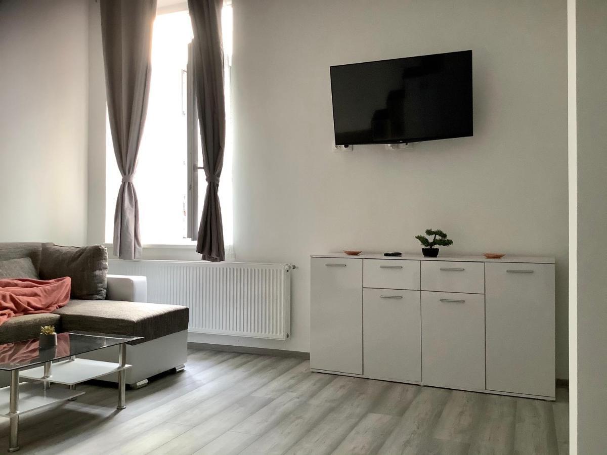 شقة Belvarosi Apartman 1 ميسكولك المظهر الخارجي الصورة