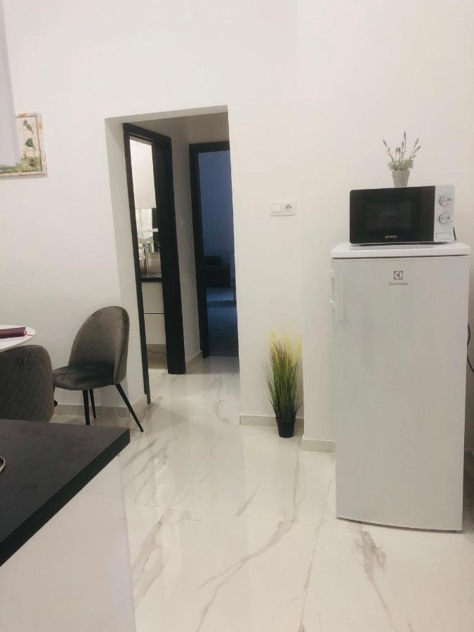 شقة Belvarosi Apartman 1 ميسكولك المظهر الخارجي الصورة