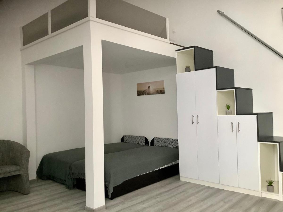 شقة Belvarosi Apartman 1 ميسكولك المظهر الخارجي الصورة